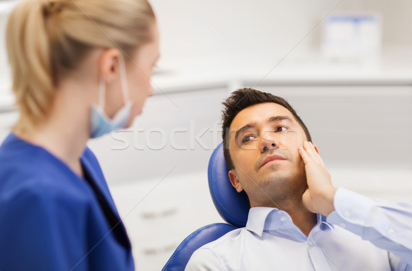 Imagine de stoc: Femeie · dentist · masculin · pacient · durere · de · dinti · oameni
