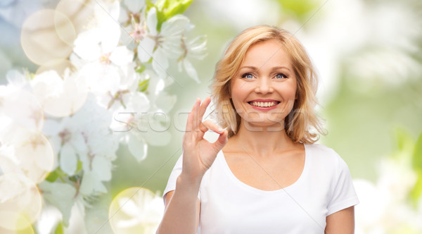 Boldog nő fehér póló mutat ok Stock fotó © dolgachov