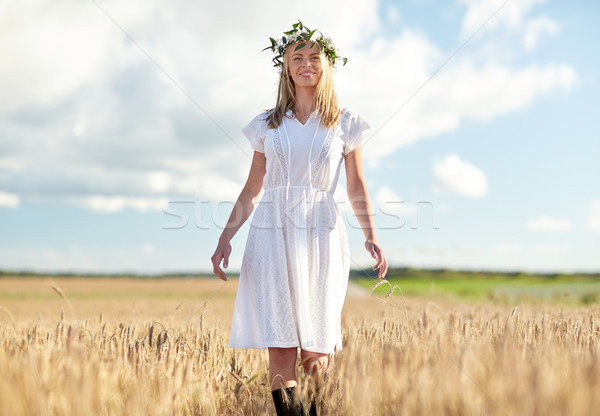 Glücklich Blume Kranz Getreide Bereich Stock foto © dolgachov