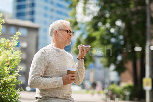 Oude man stem commando smartphone technologie Stockfoto © dolgachov