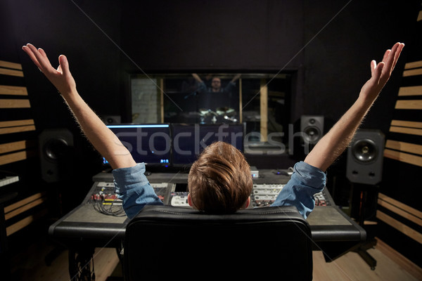 Férfi konzol zene zenei stúdió technológia emberek Stock fotó © dolgachov