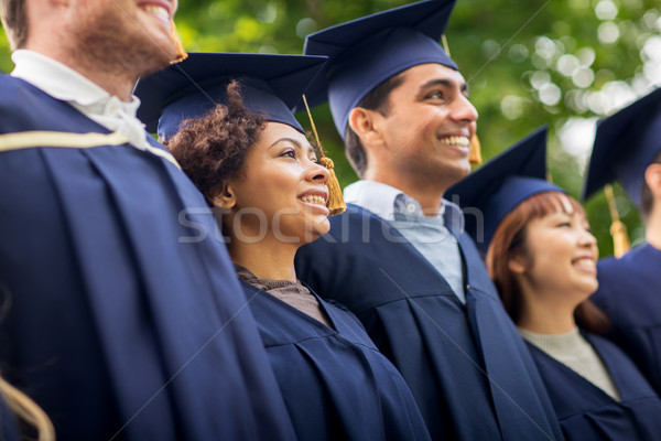 Fericit studenţi burlaci educaţie absolvire oameni Imagine de stoc © dolgachov