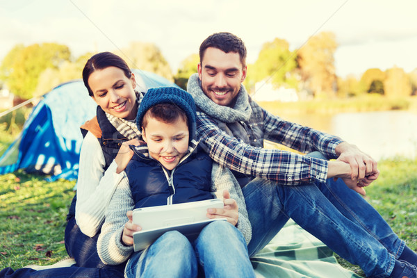 Foto d'archivio: Famiglia · felice · tenda · campo · camping