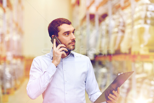 Man smartphone magazijn groothandel business Stockfoto © dolgachov