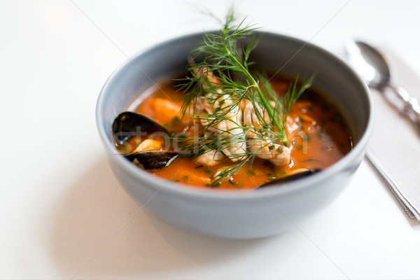 Zeevruchten soep vis Blauw kom voedsel Stockfoto © dolgachov