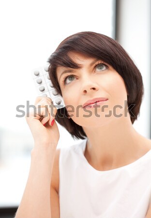 Jonge mooie vrouw pillen foto vrouw medische Stockfoto © dolgachov