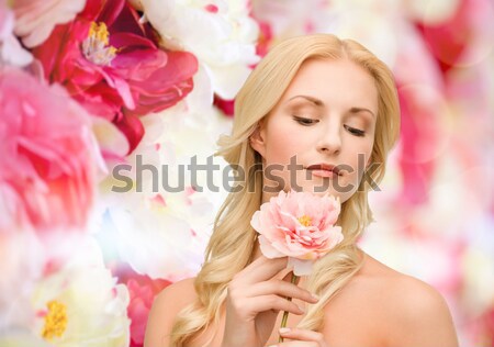 Lächelnde Frau Blume Natur Schönheit Frau Stock foto © dolgachov