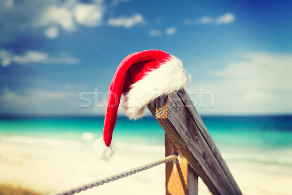 關閉 聖誕老人 幫手 帽子 海灘 夏天 商業照片 © dolgachov