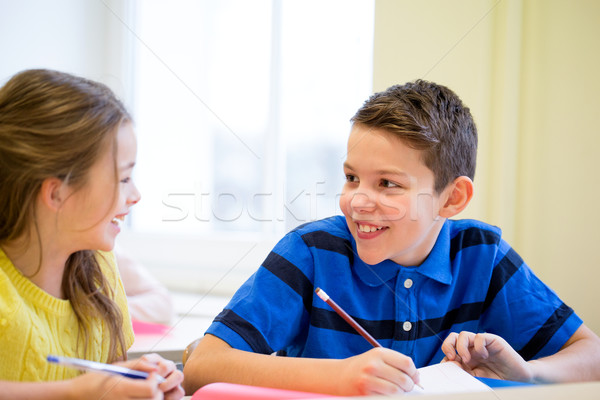 Foto stock: Grupo · escolas · crianças · escrita · corpo · sala · de · aula