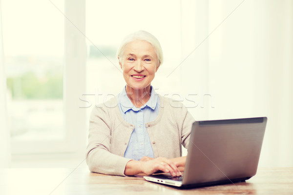 Foto stock: Feliz · senior · mulher · laptop · casa · tecnologia
