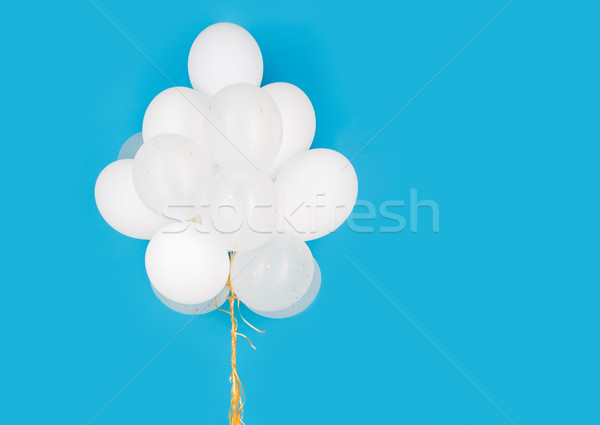 Közelkép fehér hélium léggömbök kék ünnepek Stock fotó © dolgachov