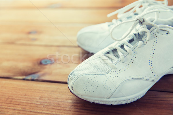 Közelkép sportcipők fapadló sport fitnessz cipők Stock fotó © dolgachov