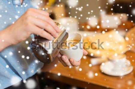 Mujer taza cookie cama invierno Foto stock © dolgachov