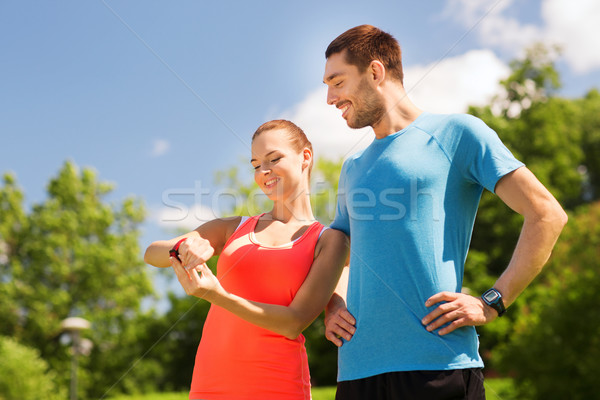 Sorridere persone frequenza cardiaca esterna fitness sport Foto d'archivio © dolgachov