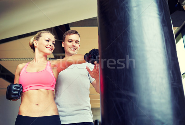 Foto stock: Sorrindo · personal · trainer · boxe · ginásio · esportes · fitness