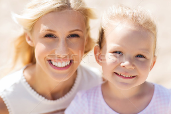 Foto stock: Feliz · mãe · pequeno · filha · verão · praia