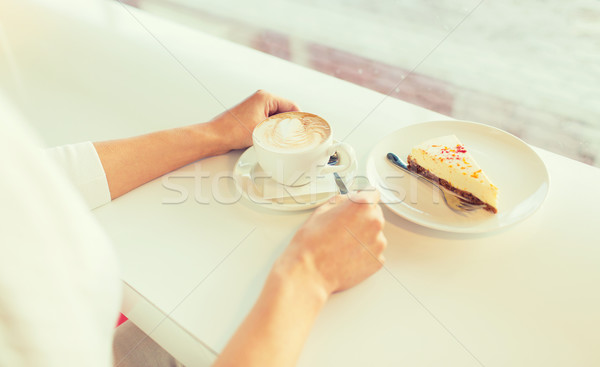 Stockfoto: Vrouw · handen · cake · koffie · recreatie