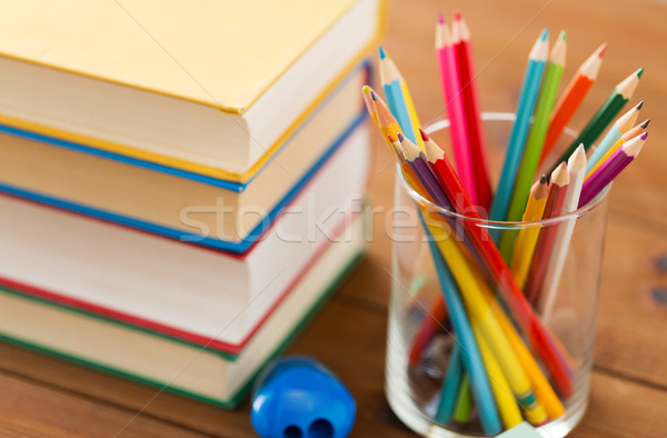關閉 蠟筆 顏色 鉛筆 書籍 教育 商業照片 © dolgachov
