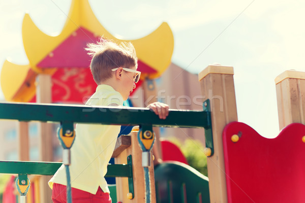Gelukkig weinig jongen klimmen kinderen speeltuin Stockfoto © dolgachov