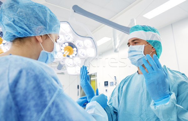 Foto stock: Cirujanos · sala · de · operaciones · hospital · cirugía · medicina · personas