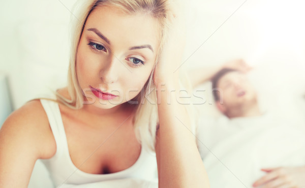 Treaz femeie insomnie pat oameni sănătate Imagine de stoc © dolgachov