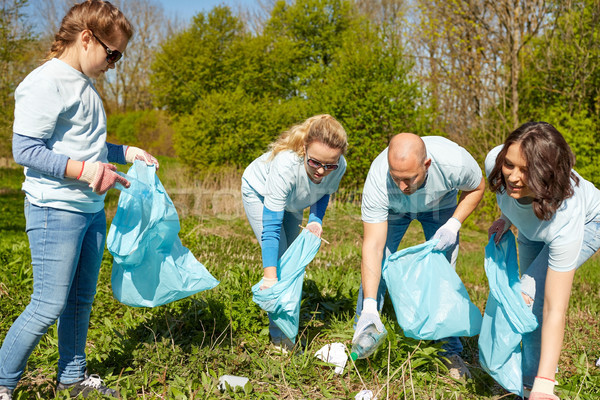 Foto stock: Voluntários · lixo · sacos · limpeza · parque · voluntariado