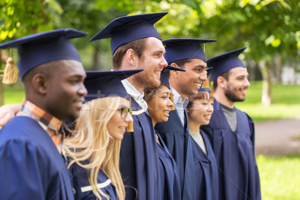 Foto stock: Feliz · estudantes · solteiros · educação · graduação · pessoas