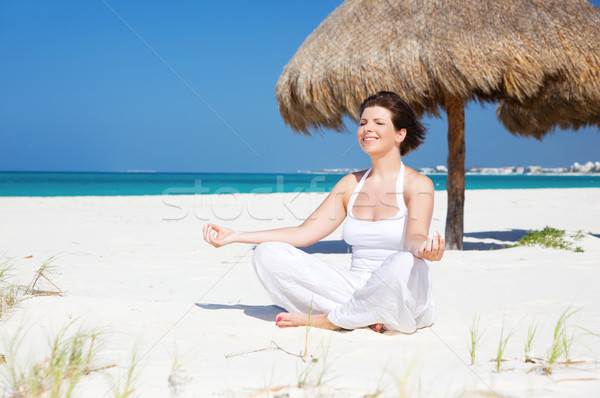 Méditation plage heureux femme Lotus posent [[stock_photo]] © dolgachov