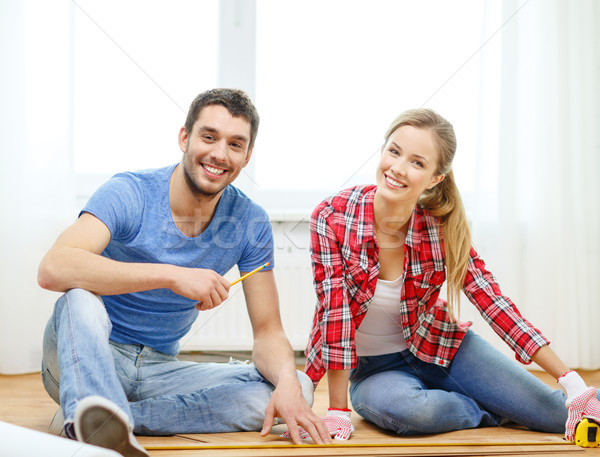 Lächelnd Paar Holz Bodenbelag Reparatur Stock foto © dolgachov