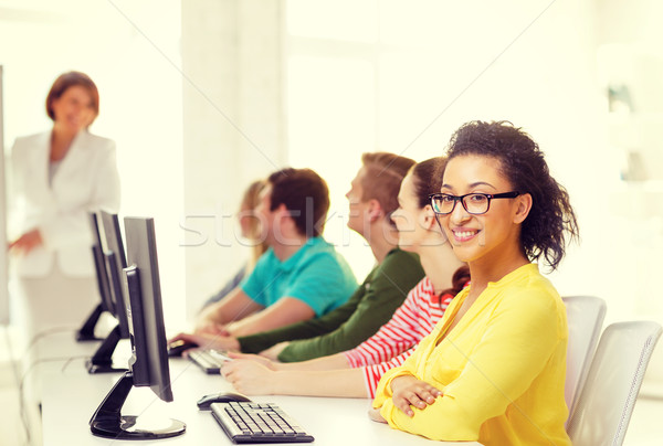 Stock fotó: Női · diák · osztálytársak · számítógép · osztály · oktatás