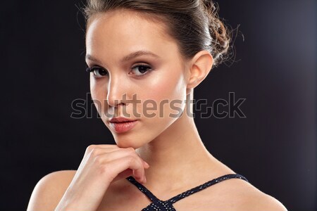Nő gyémánt fülbevalók gyönyörű nő estélyi ruha visel Stock fotó © dolgachov