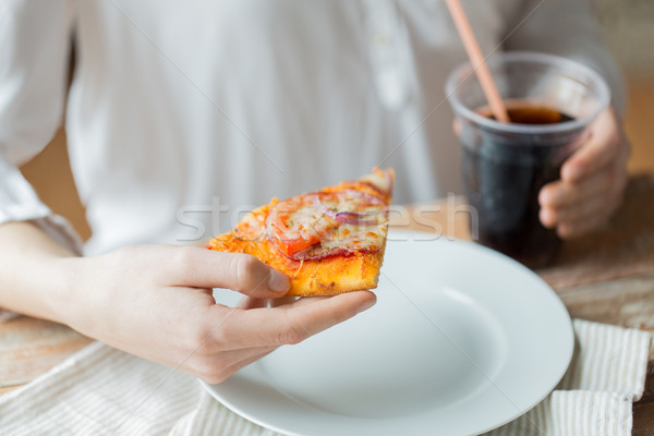 Donna pizza coca cola bere fast food Foto d'archivio © dolgachov