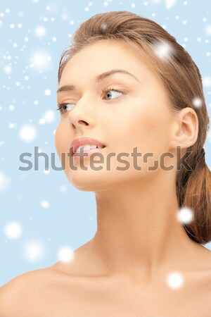 Frau tragen glänzend Diamant Kette Stock foto © dolgachov