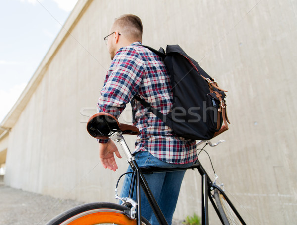 Homme fixé engins vélo sac à dos [[stock_photo]] © dolgachov