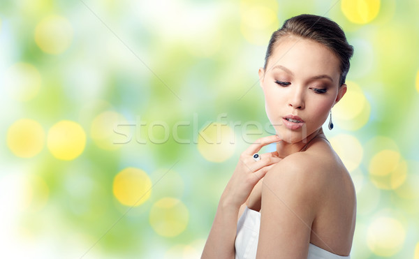Mujer hermosa pendiente anillo belleza joyas personas Foto stock © dolgachov