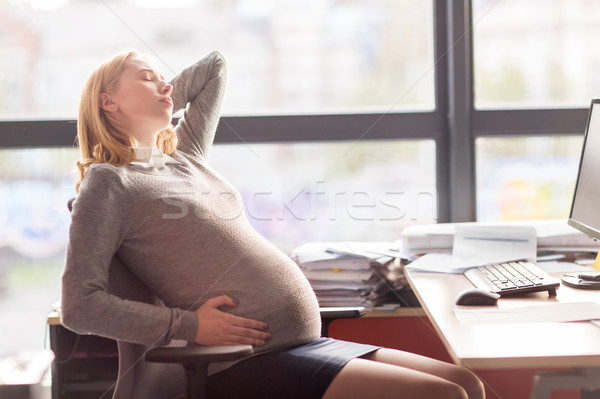 Ciąży kobieta interesu uczucie chorych pracy biurowej ciąży Zdjęcia stock © dolgachov