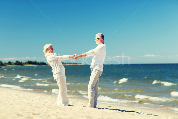 Stockfoto: Gelukkig · holding · handen · zomer · strand · familie