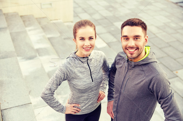 Sonriendo Pareja aire libre calle de la ciudad fitness deporte Foto stock © dolgachov