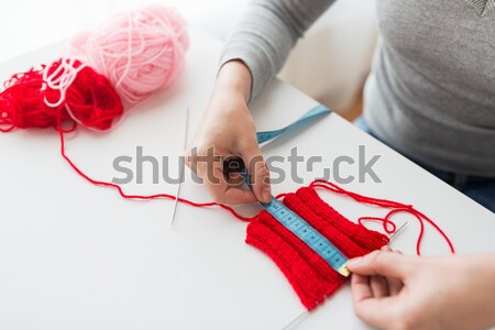 Vermelho fio carretel pano bordado de costura Foto stock © dolgachov