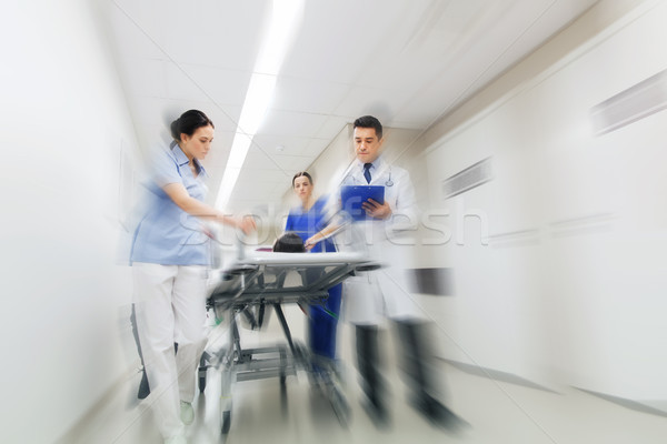 Patiënt ziekenhuis nood gezondheidszorg geneeskunde groep Stockfoto © dolgachov