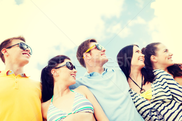 Groep vrienden strand zomer vakantie Stockfoto © dolgachov