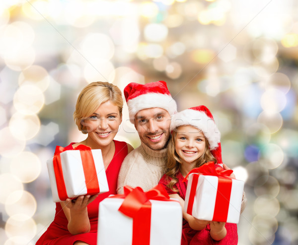 Famille heureuse helper coffrets cadeaux Noël [[stock_photo]] © dolgachov
