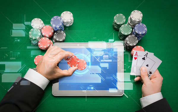 Casino poker giocatore carte tablet chip Foto d'archivio © dolgachov