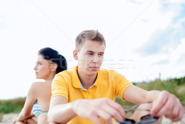 Boldogtalan pár ül tengerpart barátság nyár Stock fotó © dolgachov