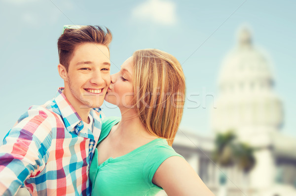 [[stock_photo]]: Couple · baiser · maison · blanche · Voyage · tourisme