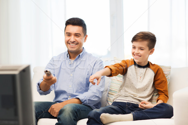 Souriant père en fils regarder tv maison famille [[stock_photo]] © dolgachov