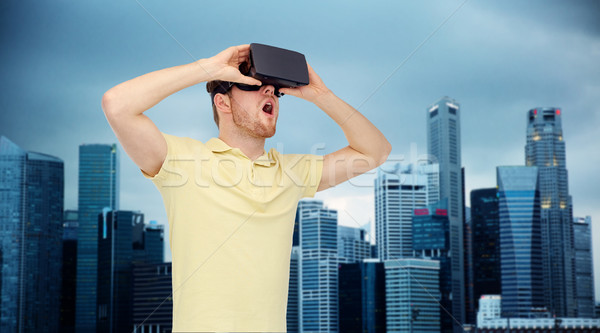 Gelukkig man virtueel realiteit hoofdtelefoon 3d-bril Stockfoto © dolgachov