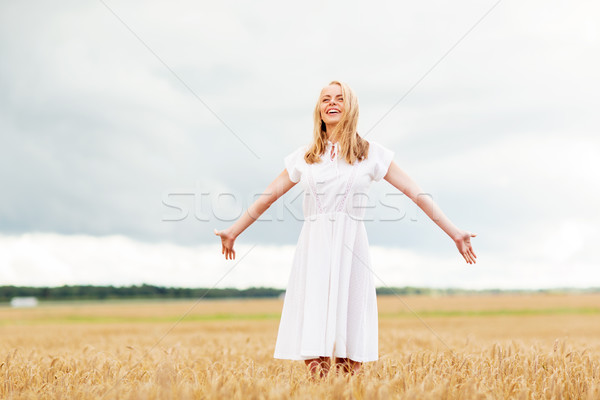 Gülen genç kadın beyaz elbise tahıl alan ülke Stok fotoğraf © dolgachov