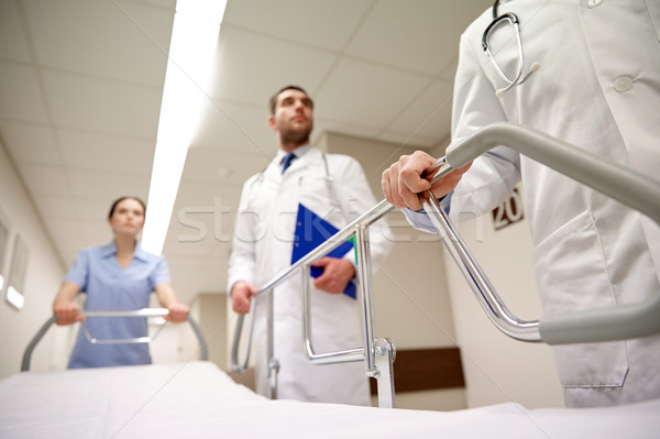 Hordoz kórház vészhelyzet hivatás emberek egészségügy Stock fotó © dolgachov