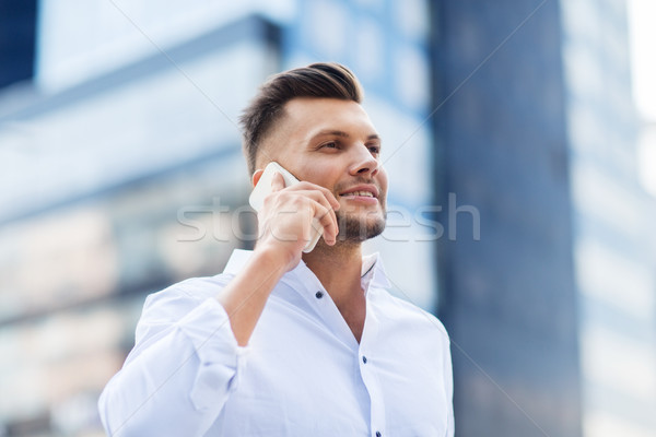 Feliz hombre llamando calle de la ciudad tecnología Foto stock © dolgachov